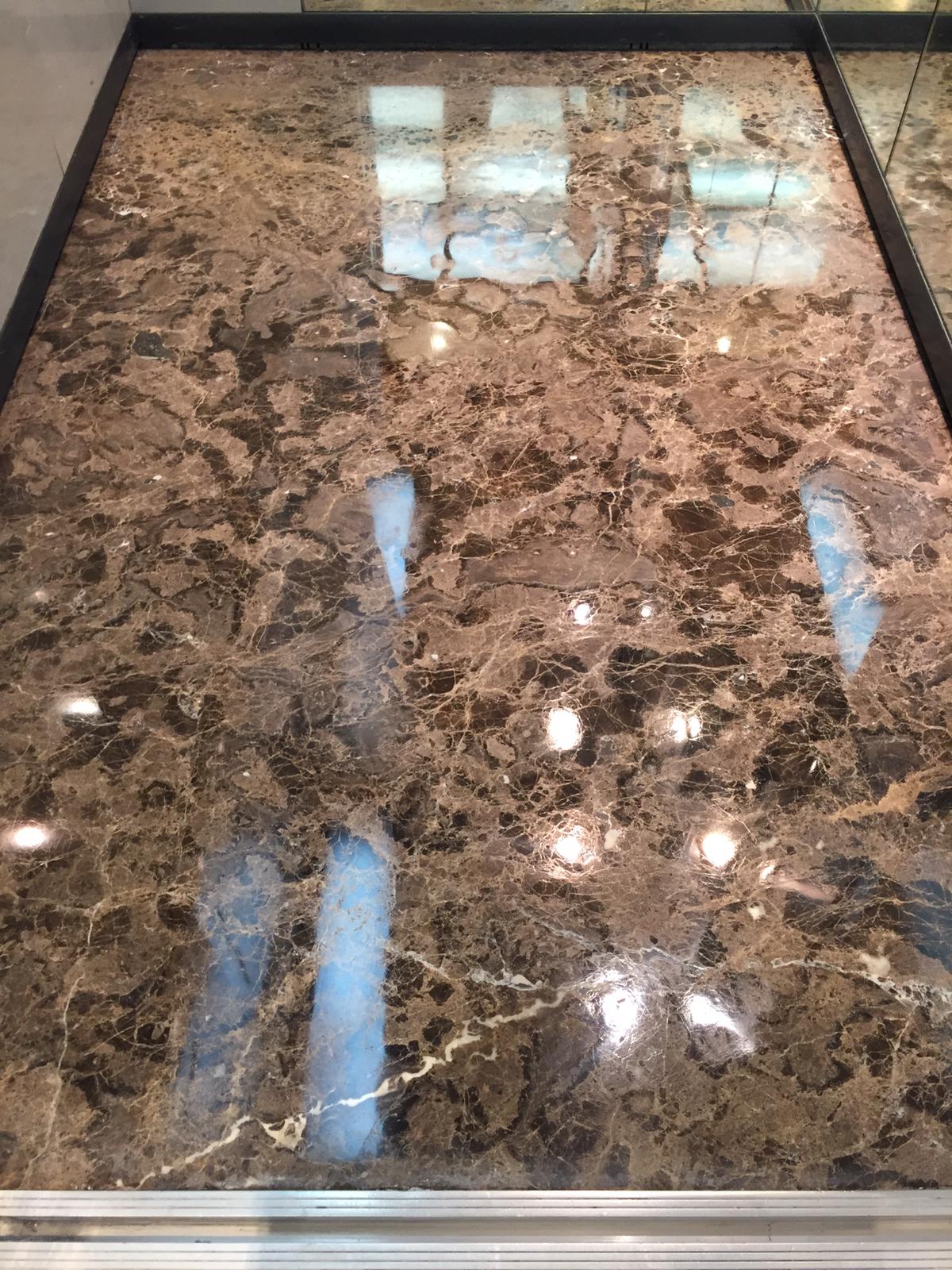 Suelo de granito pulido y restaurado